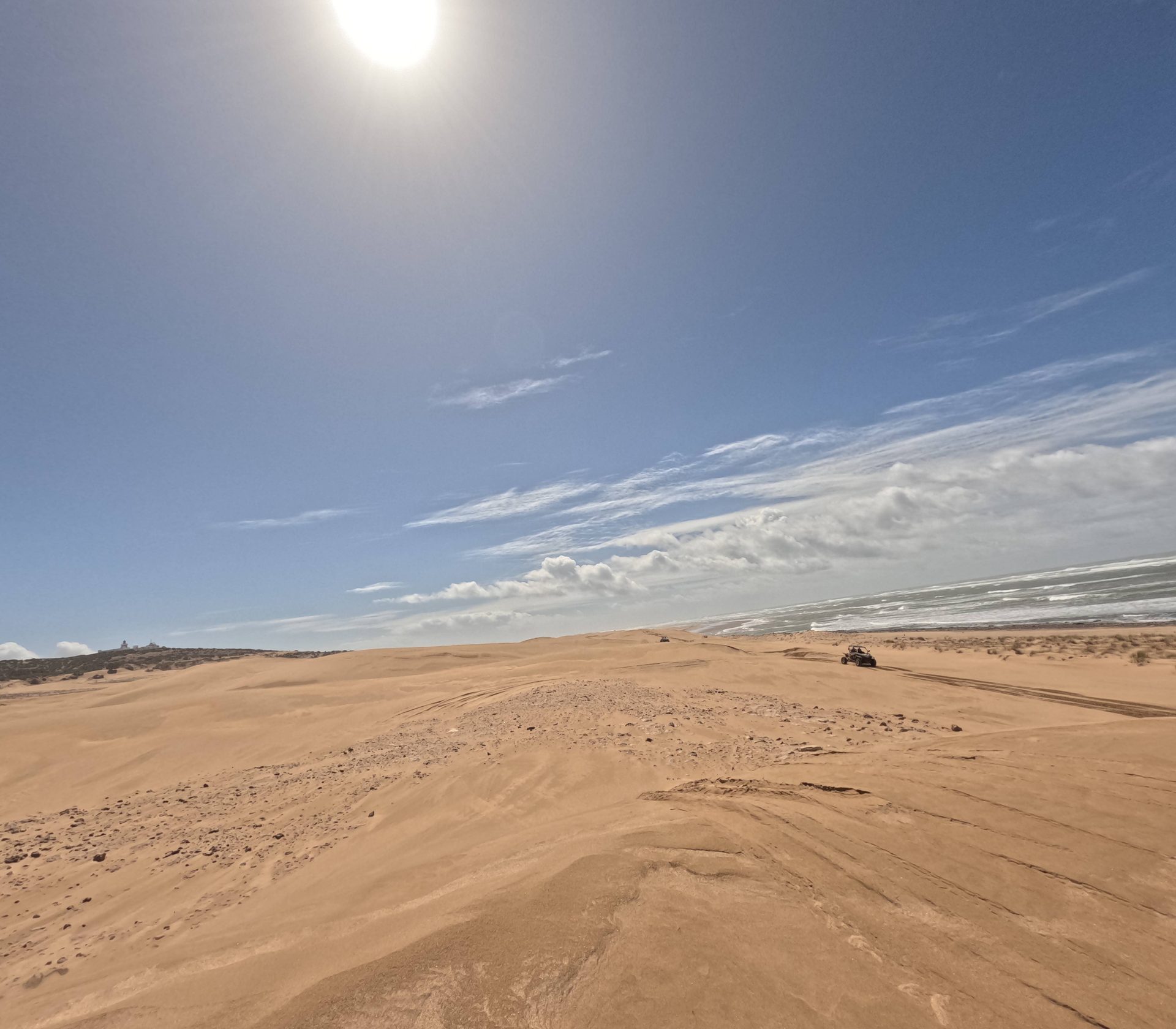 Dune face à l'océan Atlantique marocain